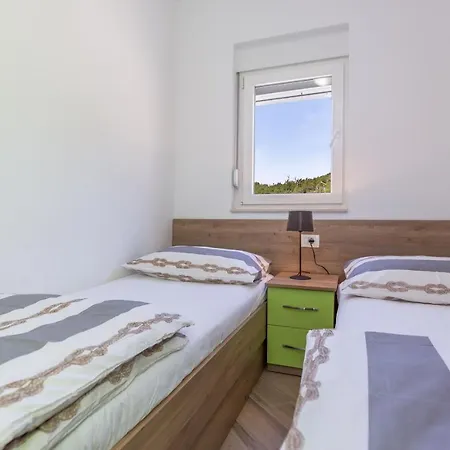 Apartman Andela 1 *